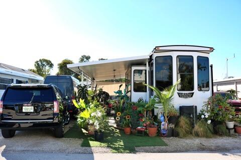 325 Calusa Street, 475 Property Photo 2