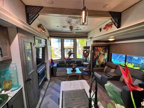 325 Calusa Street, 475 Property Photo 5