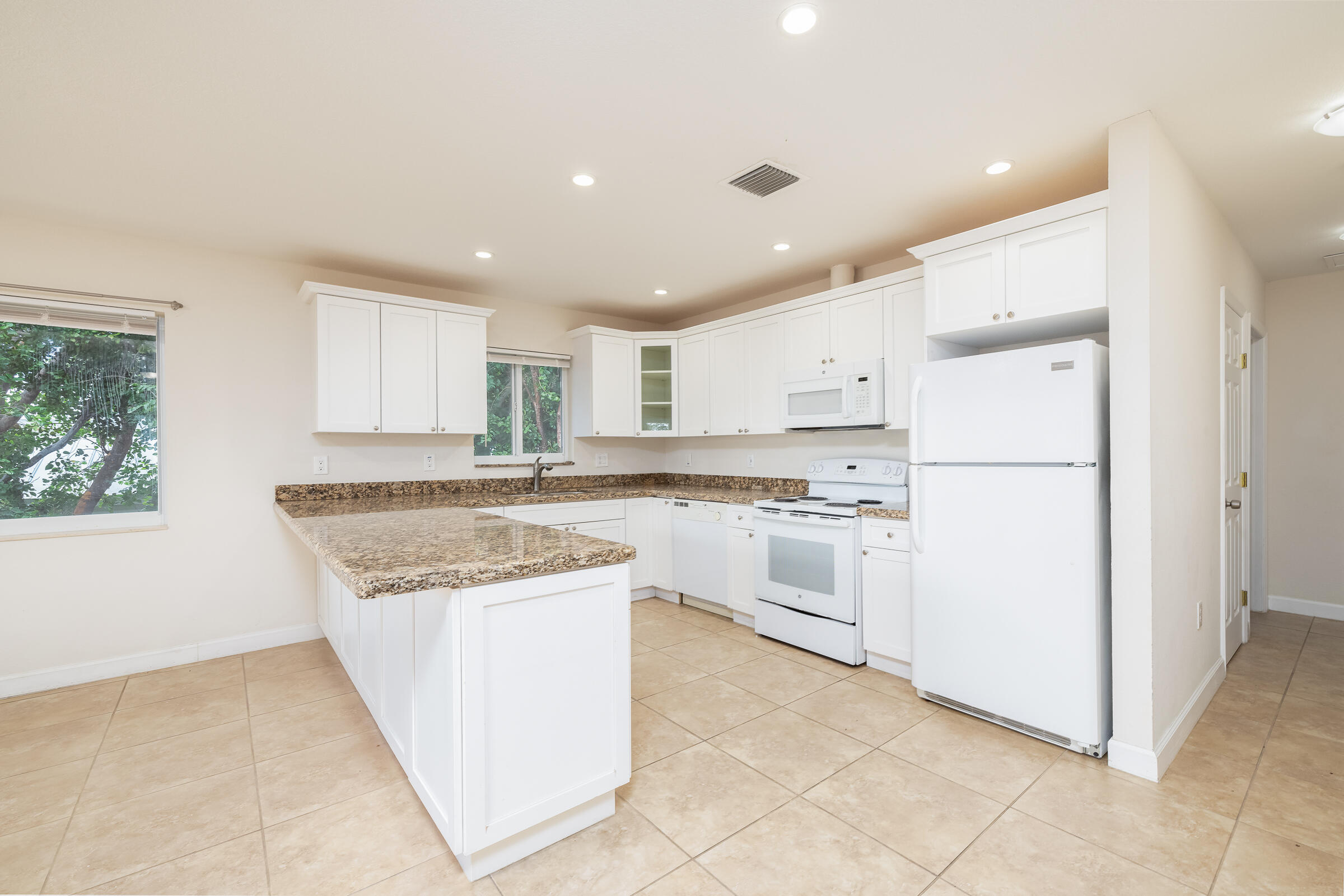529 Beach Road Property Photo 3