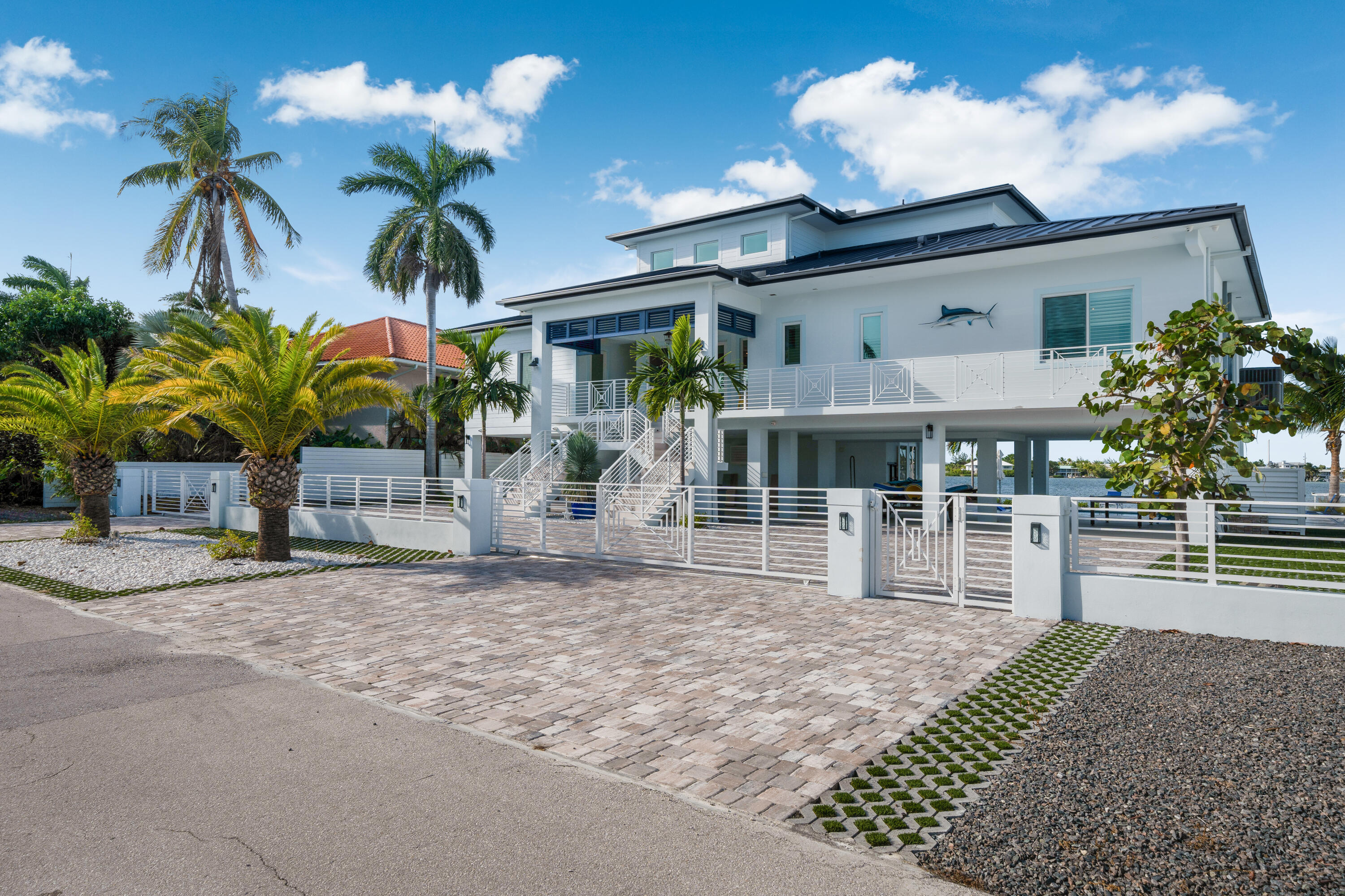 16745 Tamarind Road Property Photo 3