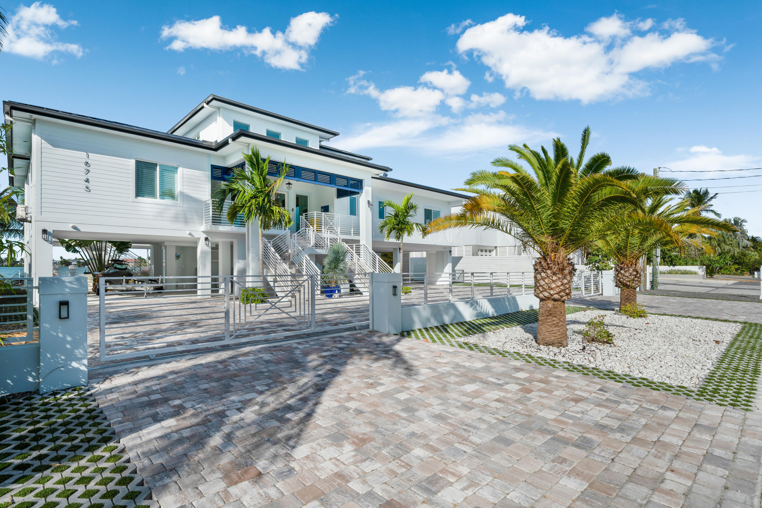 16745 Tamarind Road Property Photo 11