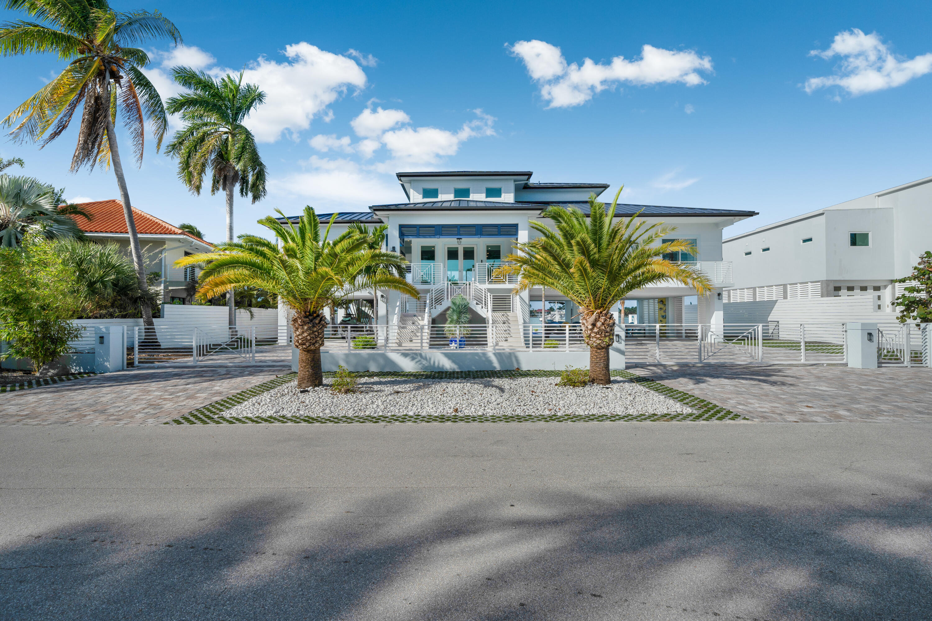 16745 Tamarind Road Property Photo 12