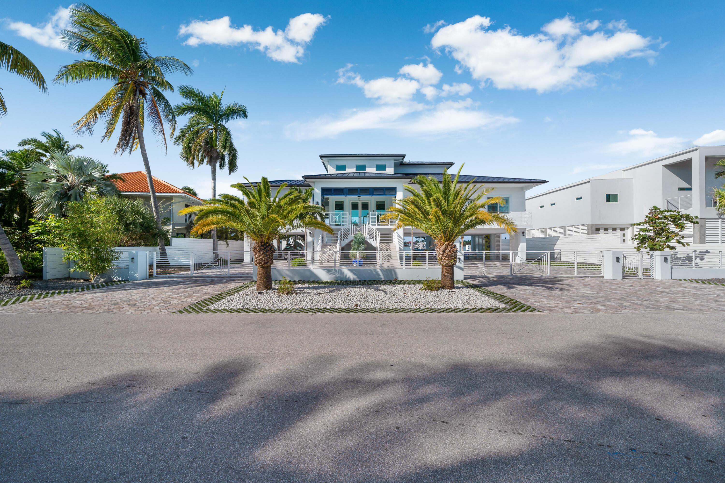 16745 Tamarind Road Property Photo 13