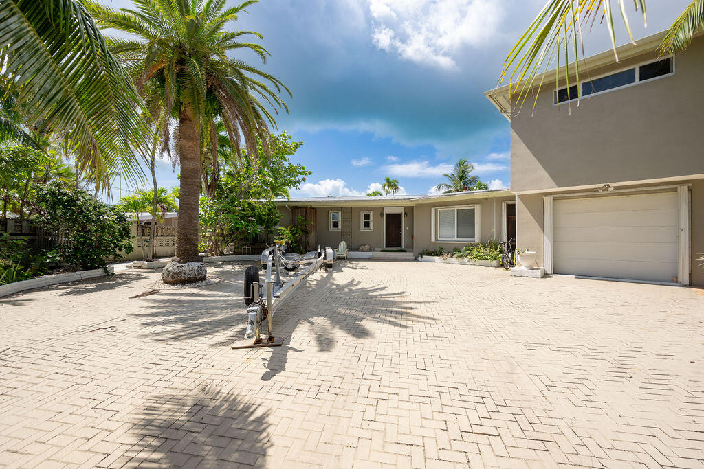 3446 Riviera Drive Property Photo 6