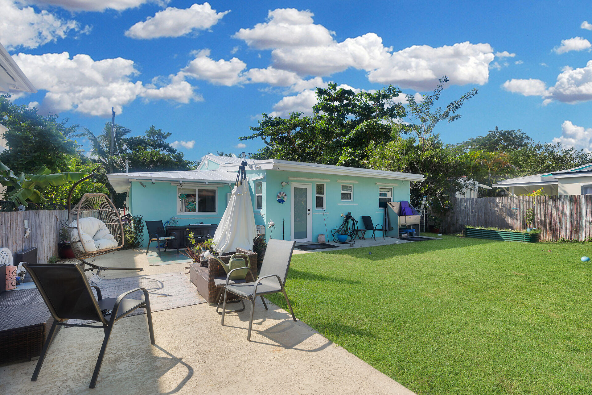 462 Sunset Drive Property Photo 1
