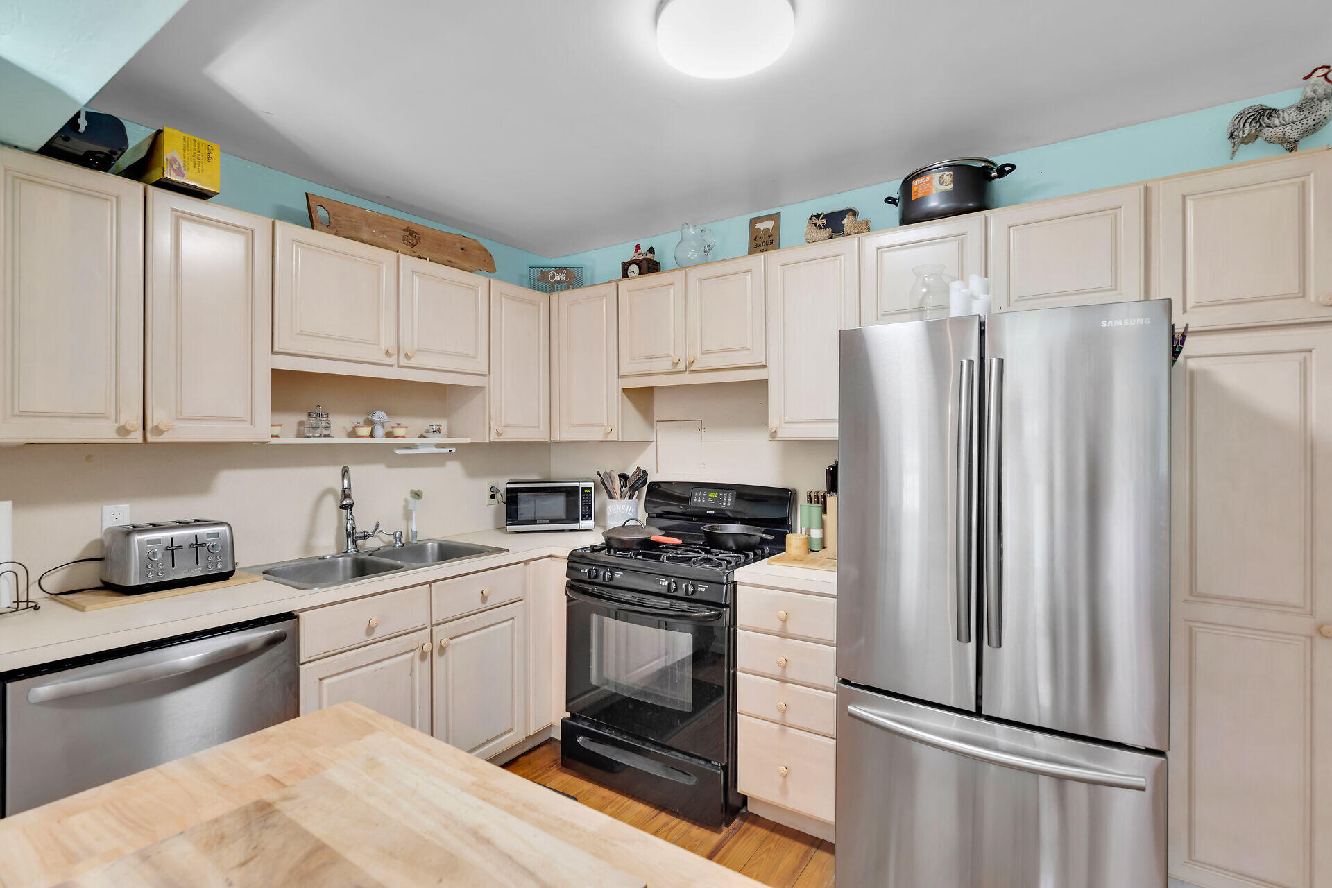 462 Sunset Drive Property Photo 2