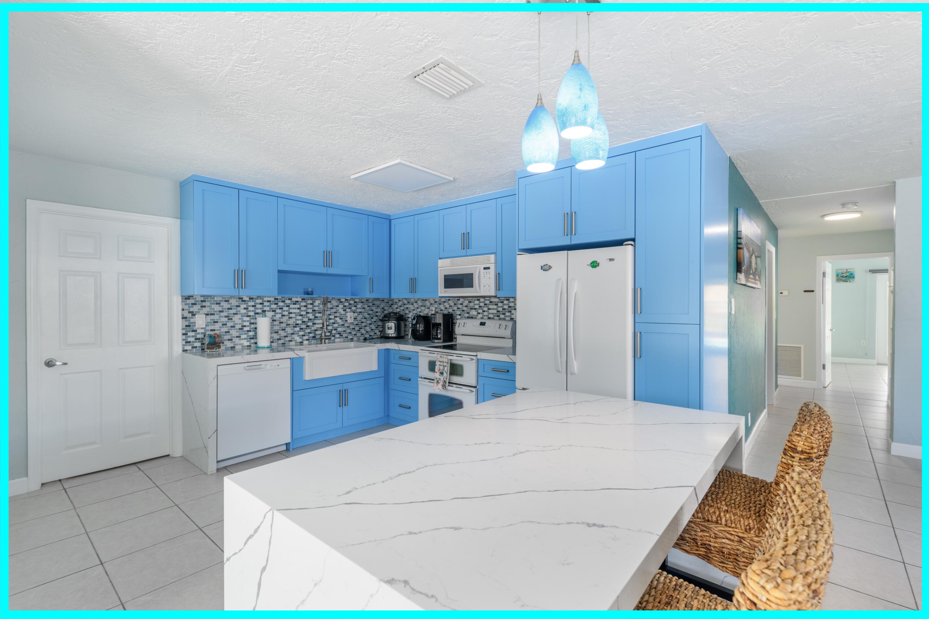 8260 Aviation Boulevard Property Photo 2