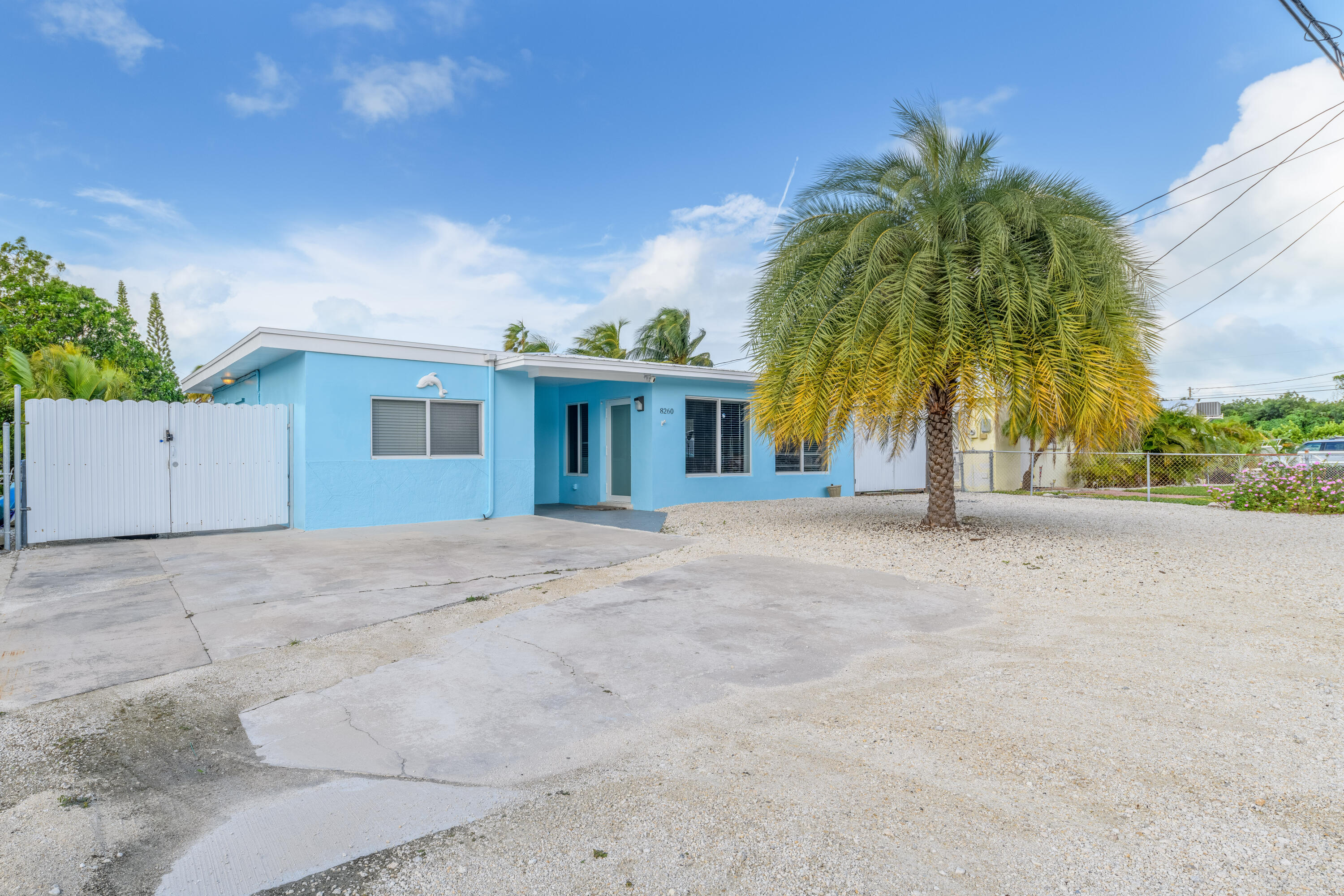 8260 Aviation Boulevard Property Photo 3