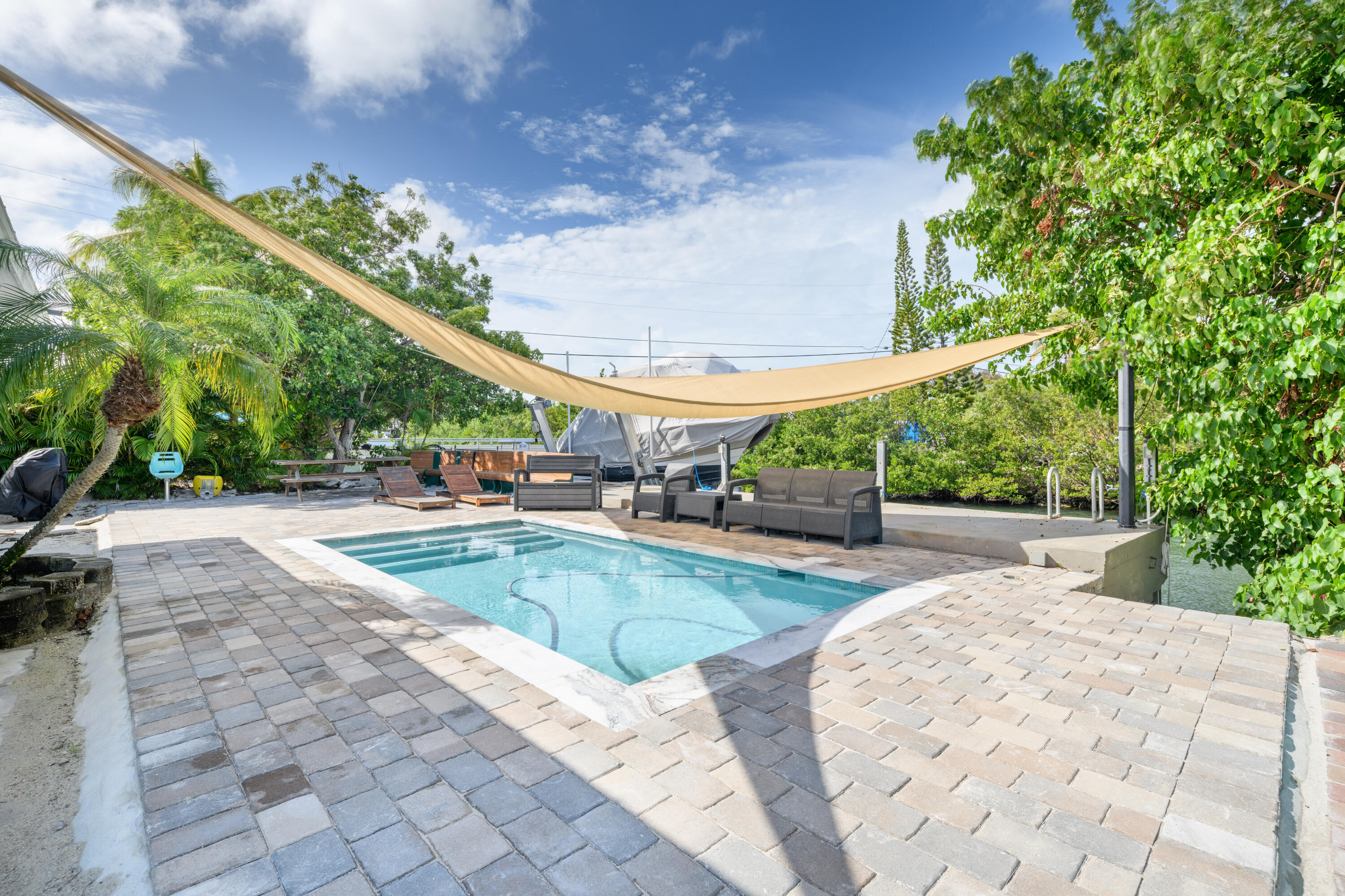 8260 Aviation Boulevard Property Photo 4