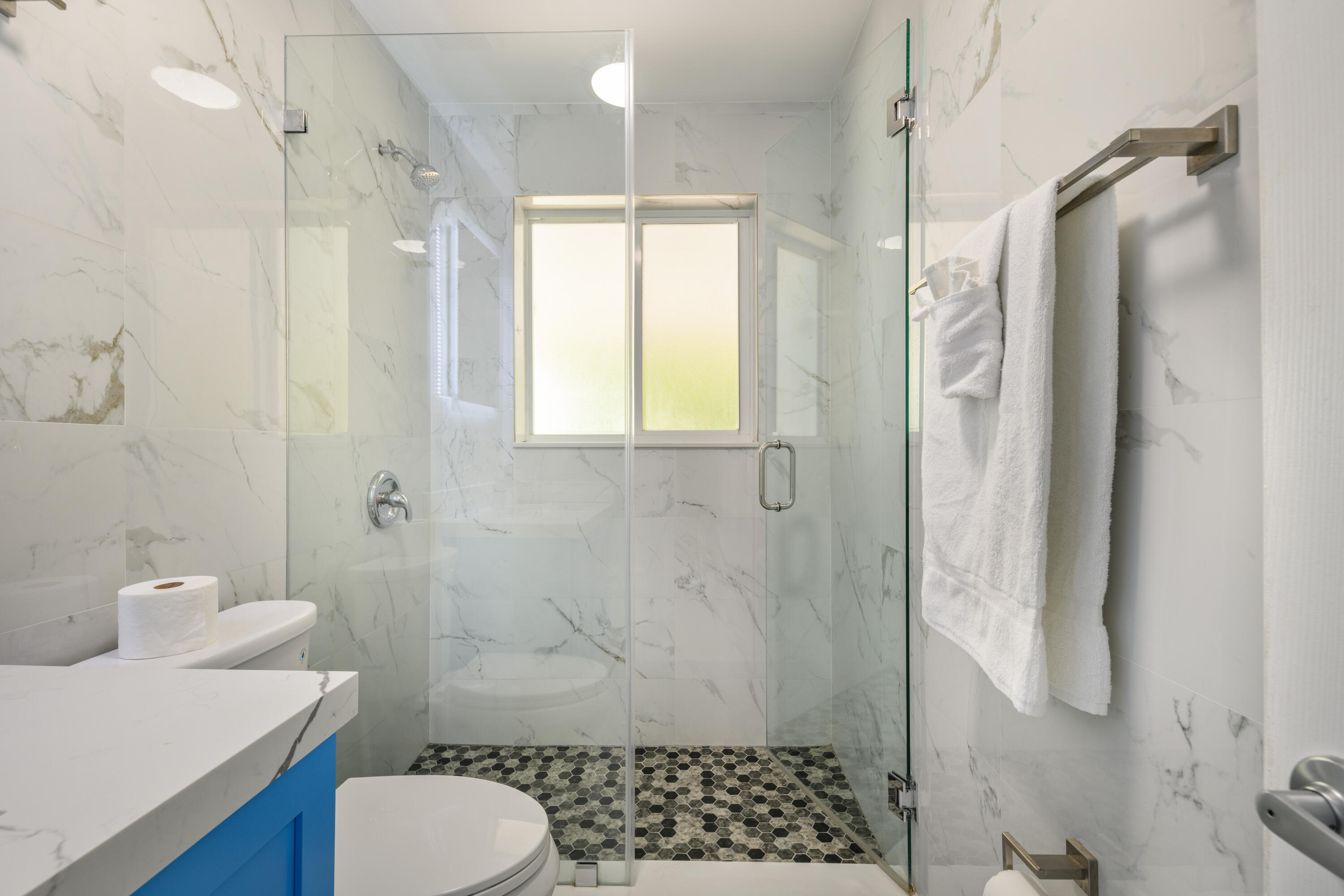 8260 Aviation Boulevard Property Photo 7