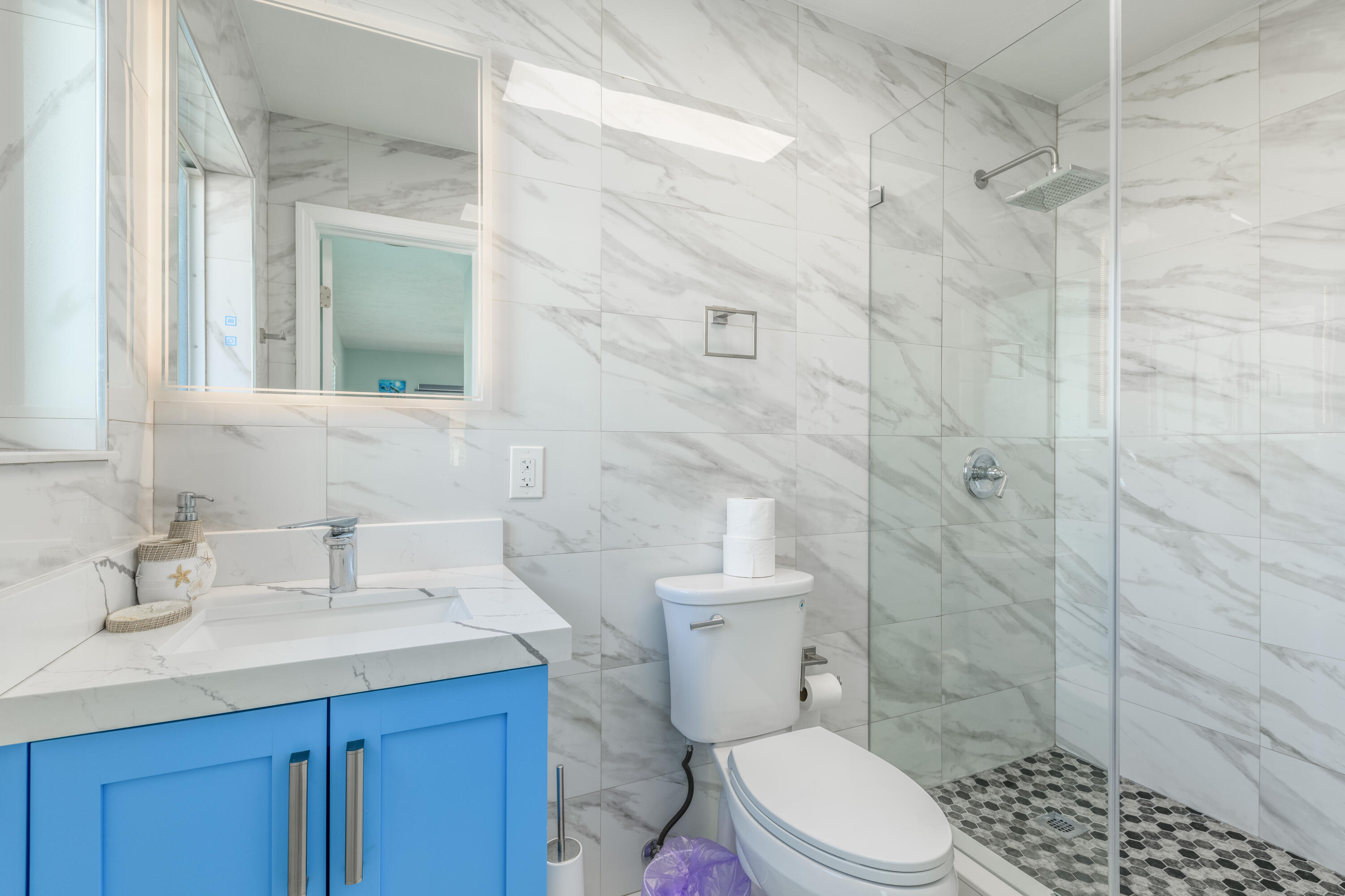 8260 Aviation Boulevard Property Photo 9