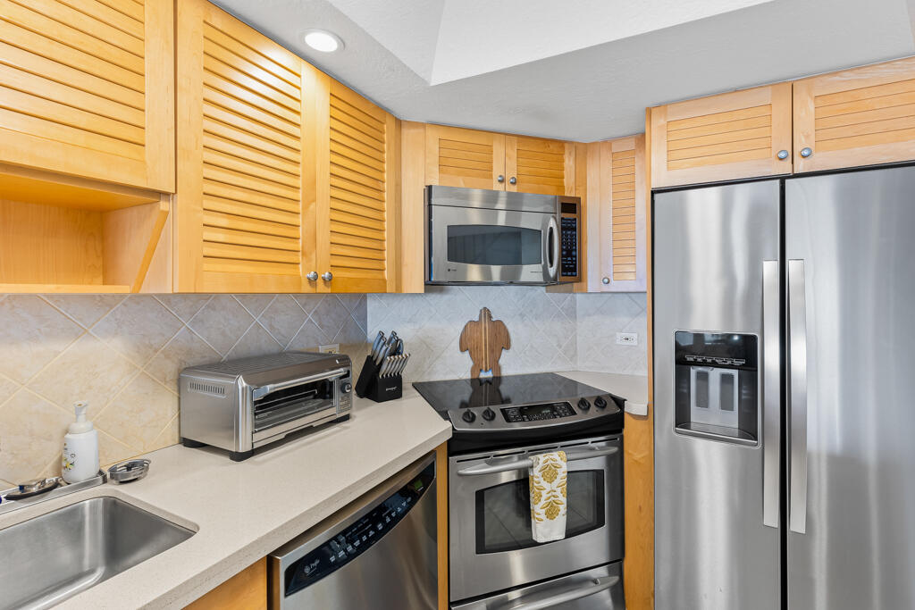 1133 W Ocean Drive, 7 Property Photo 3