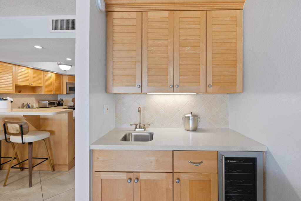 1133 W Ocean Drive, 7 Property Photo 4