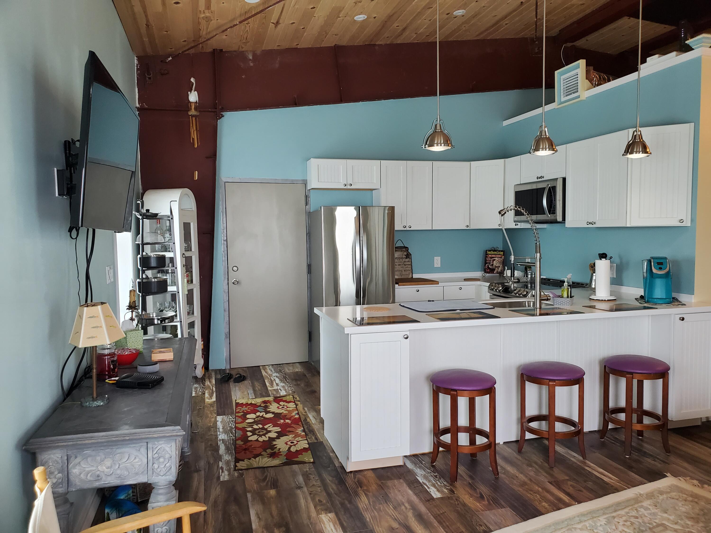 5635 Macdonald Avenue Property Photo 2