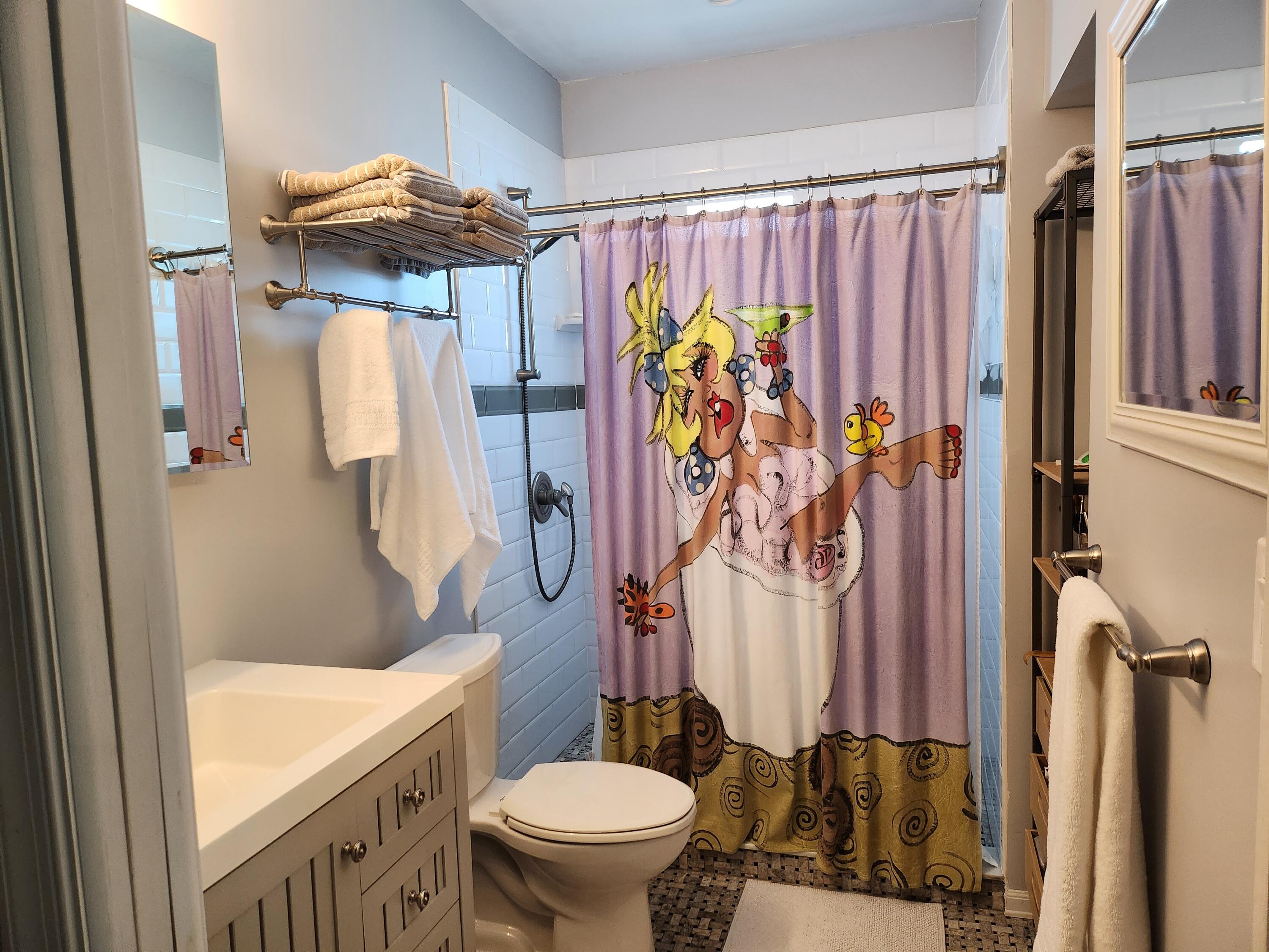 5635 Macdonald Avenue Property Photo 6