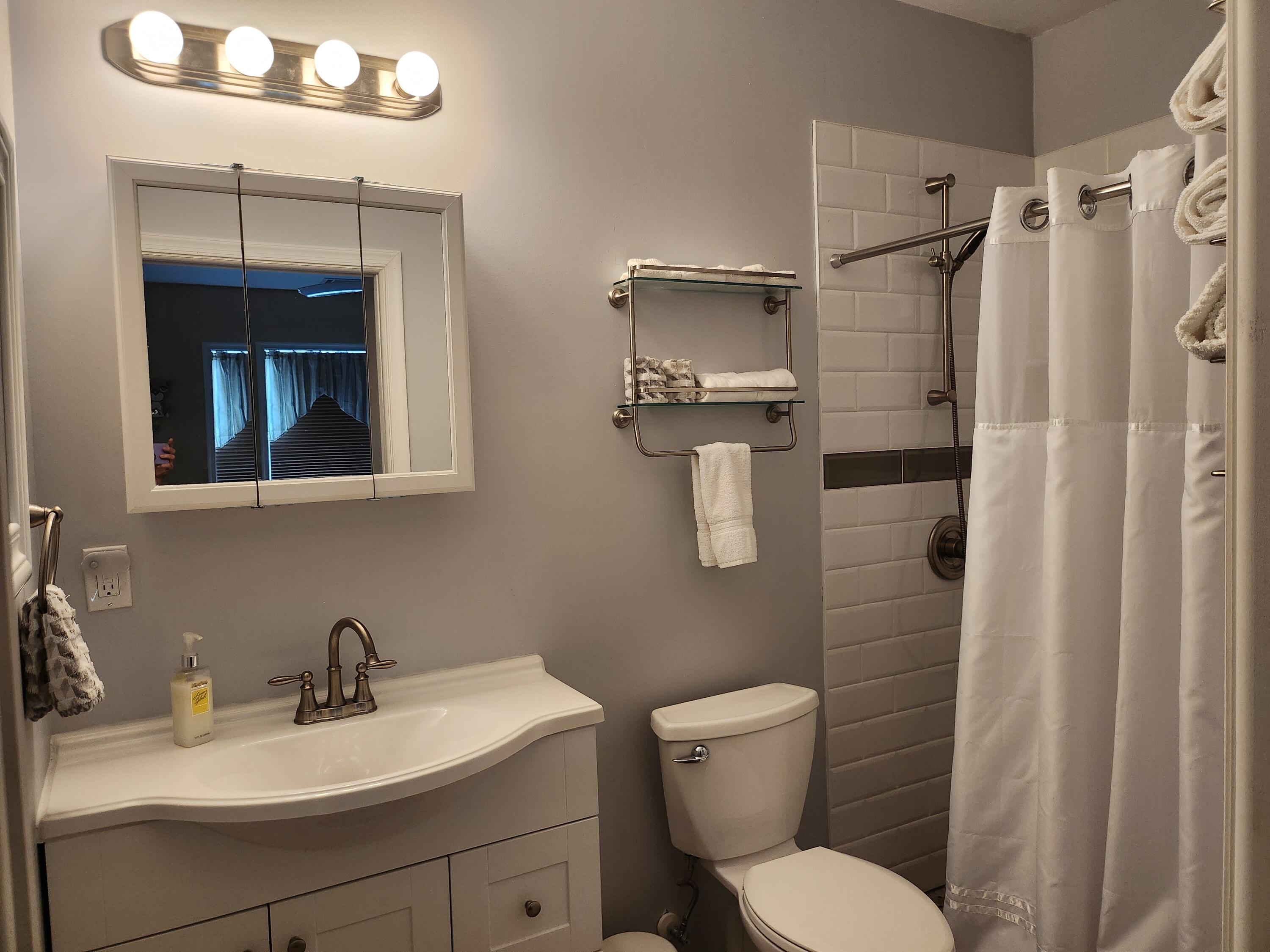 5635 Macdonald Avenue Property Photo 10