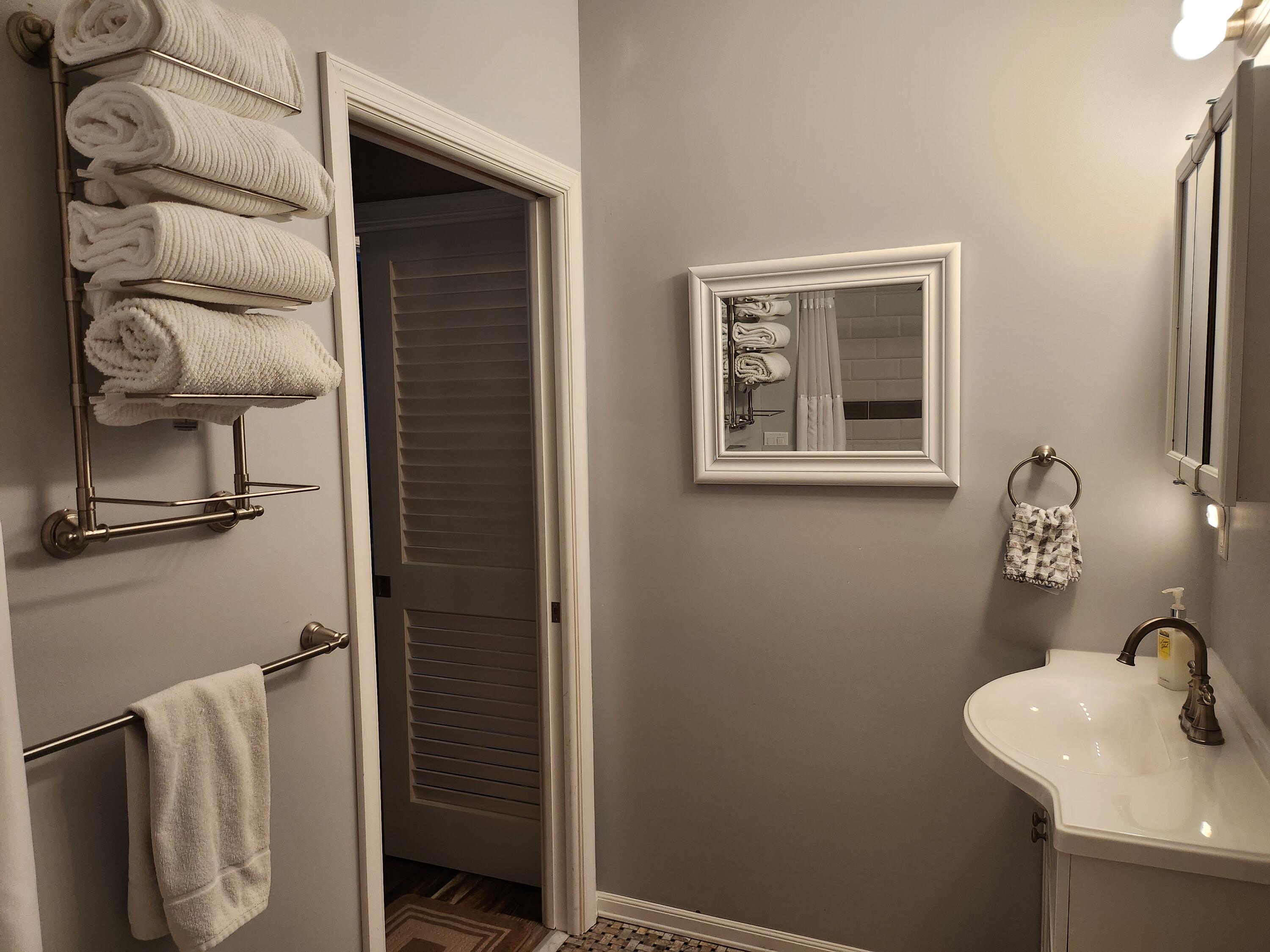 5635 Macdonald Avenue Property Photo 11