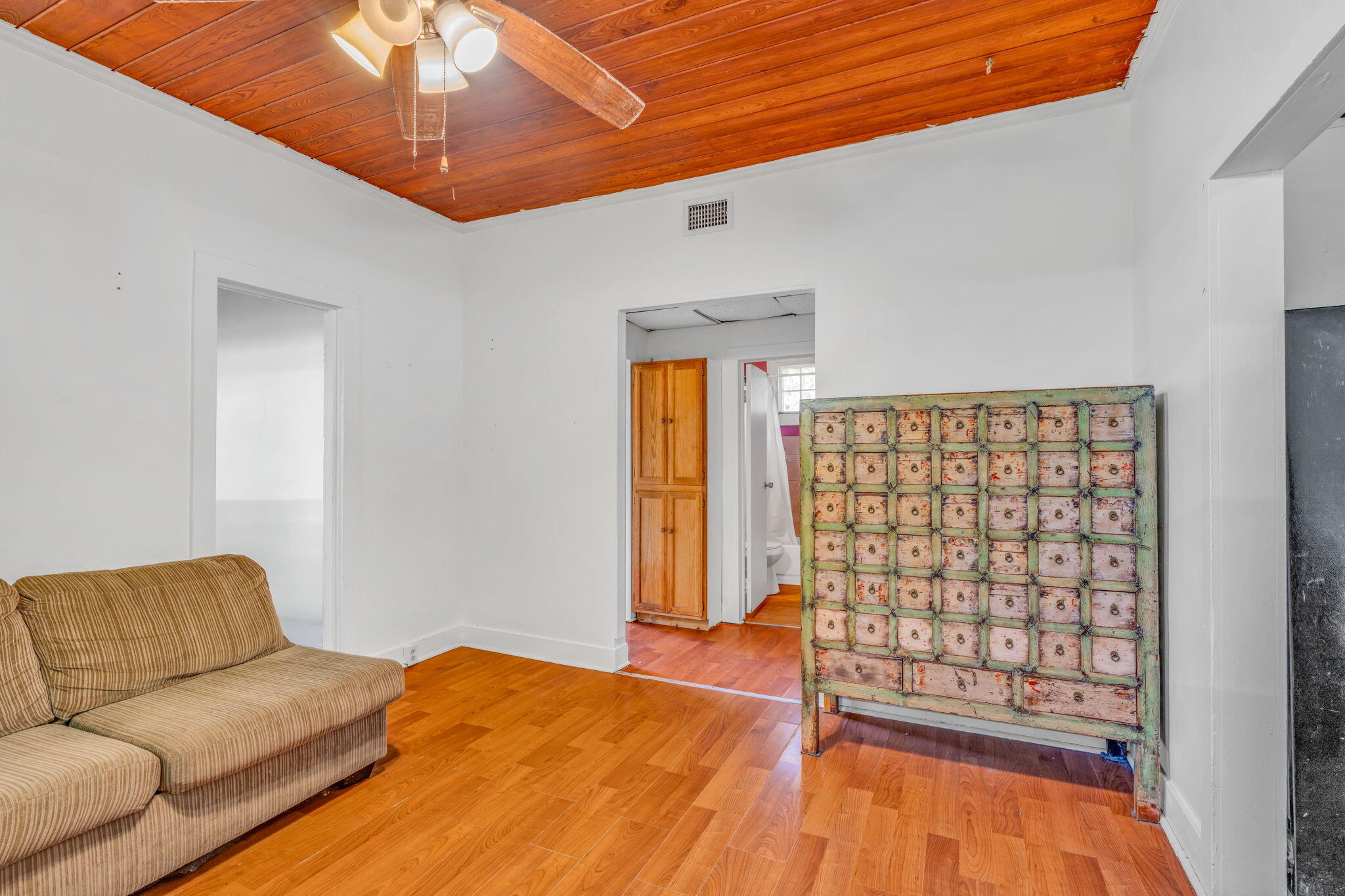 319 Julia Street Property Photo 4