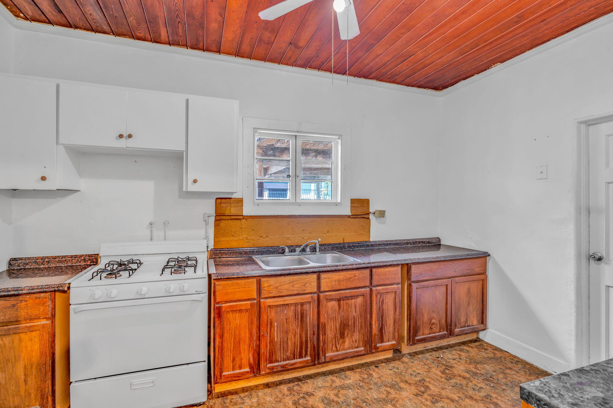 319 Julia Street Property Photo 16