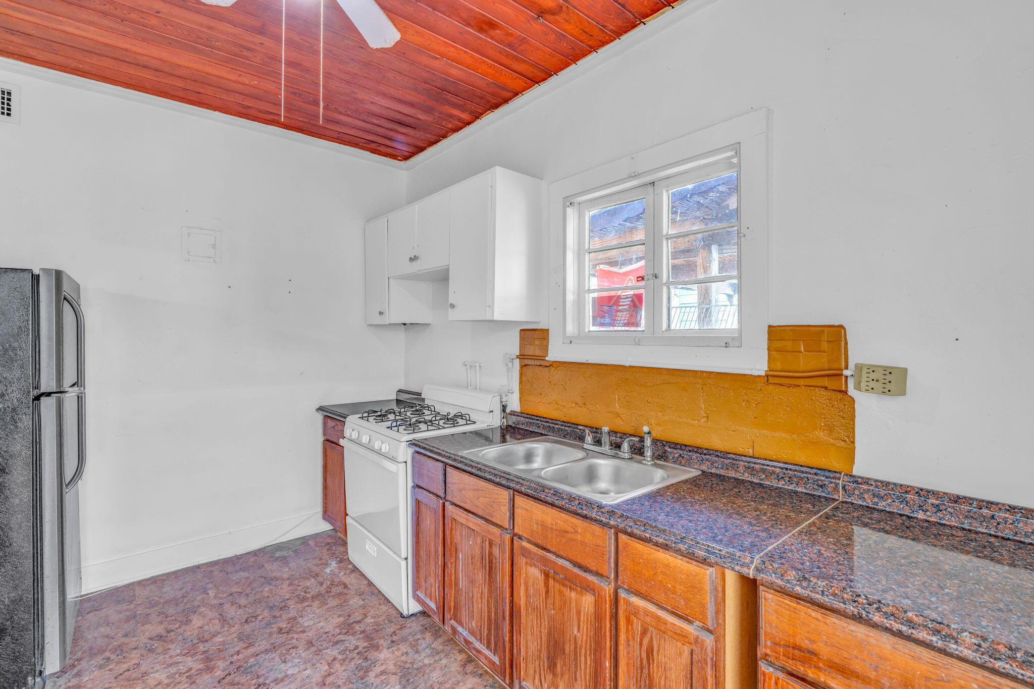 319 Julia Street Property Photo 17