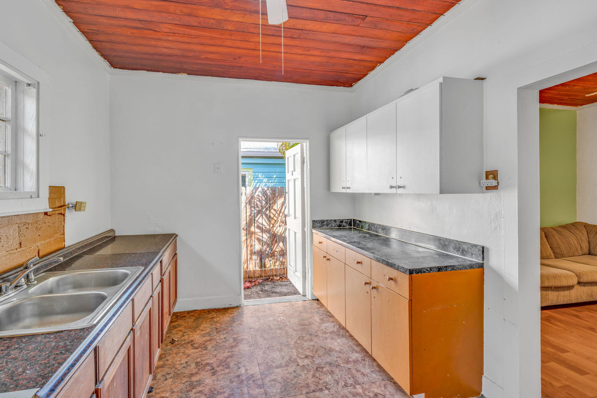 319 Julia Street Property Photo 18