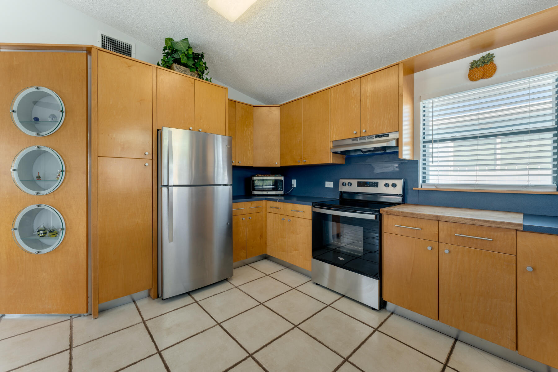 229 Burgundy Drive Property Photo 13