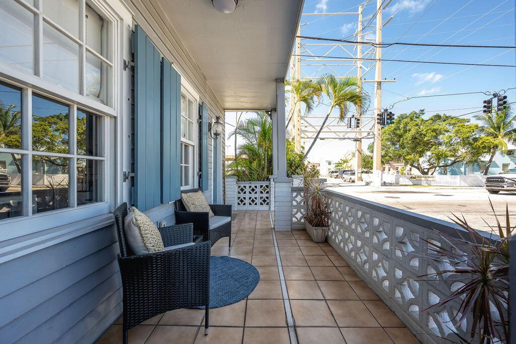 400 White Street Property Photo 3