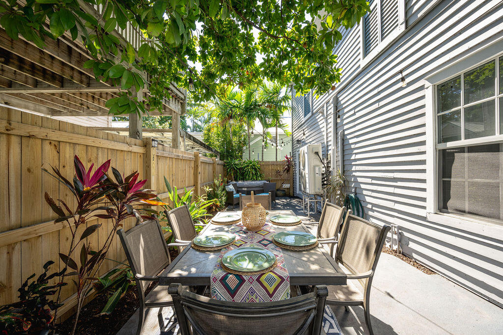 400 White Street Property Photo 5