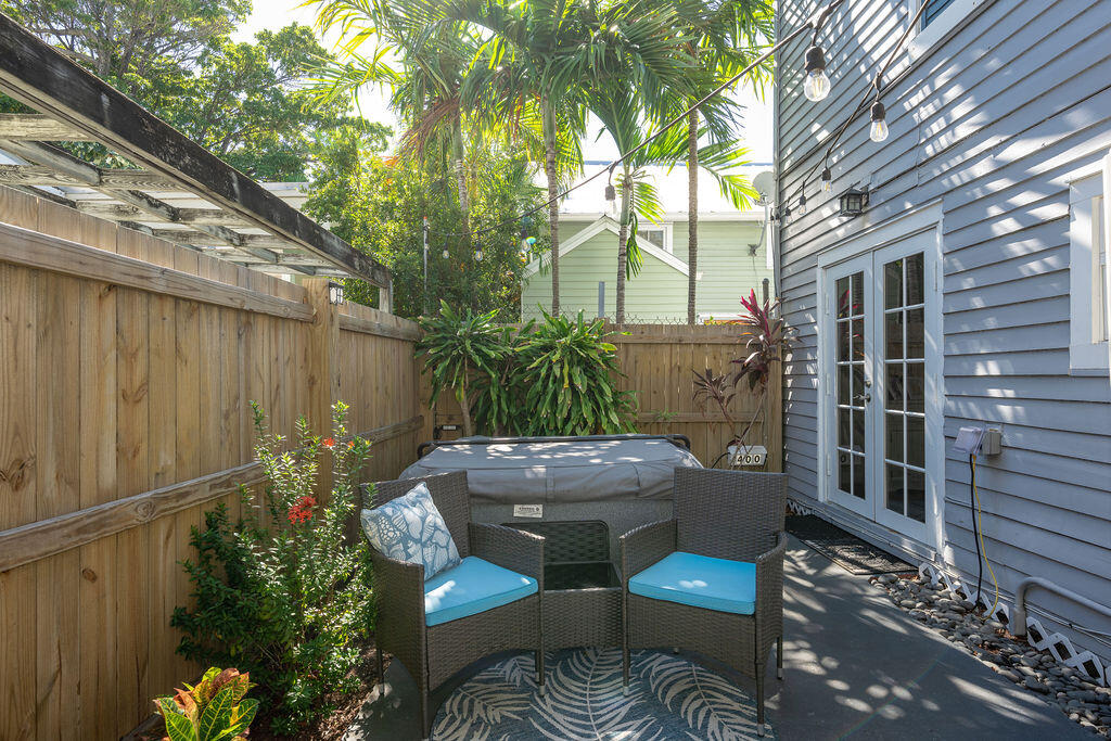 400 White Street Property Photo 7