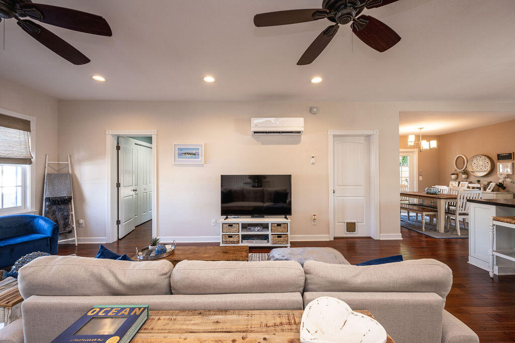 400 White Street Property Photo 11