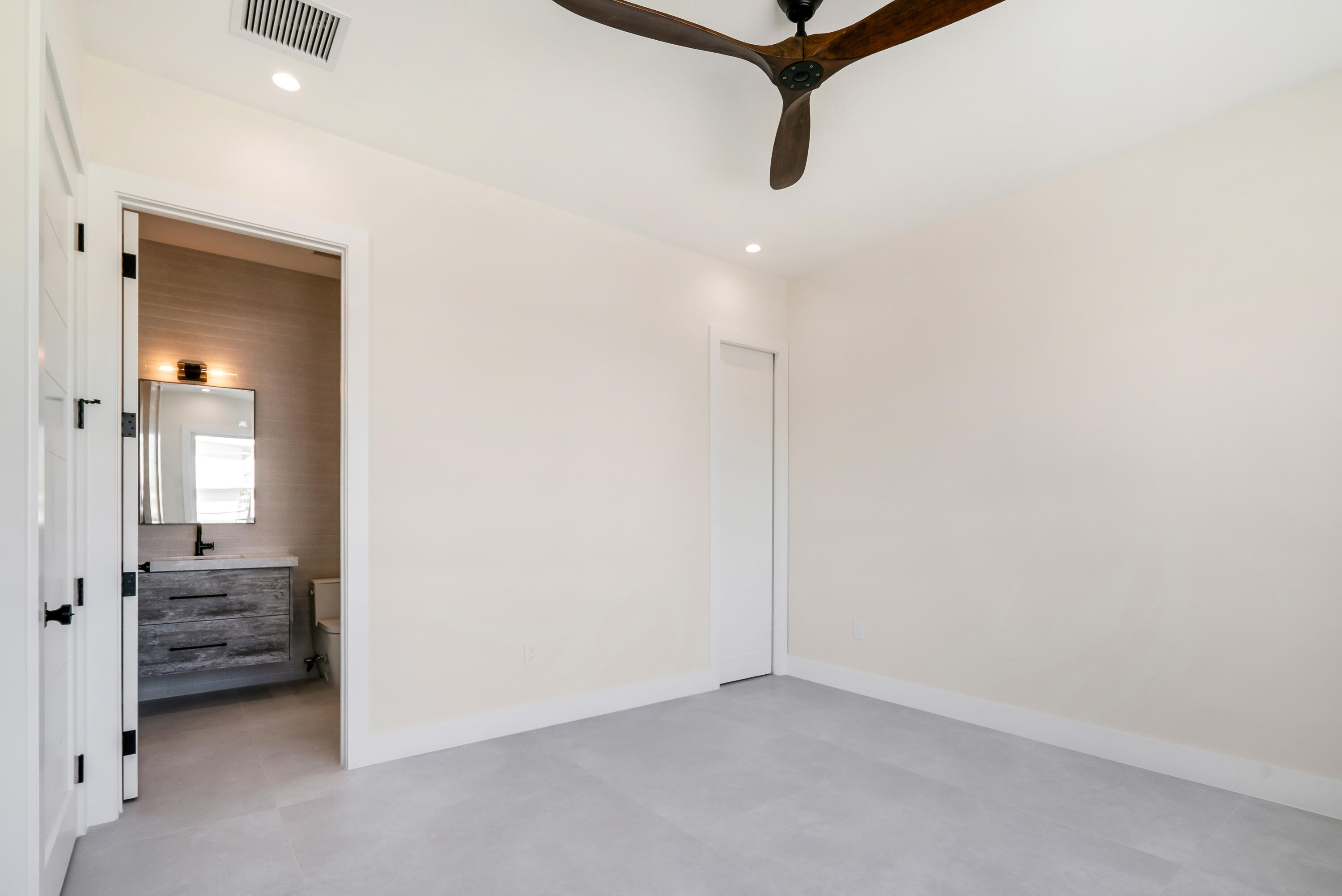 117 Leoni Drive Property Photo 28
