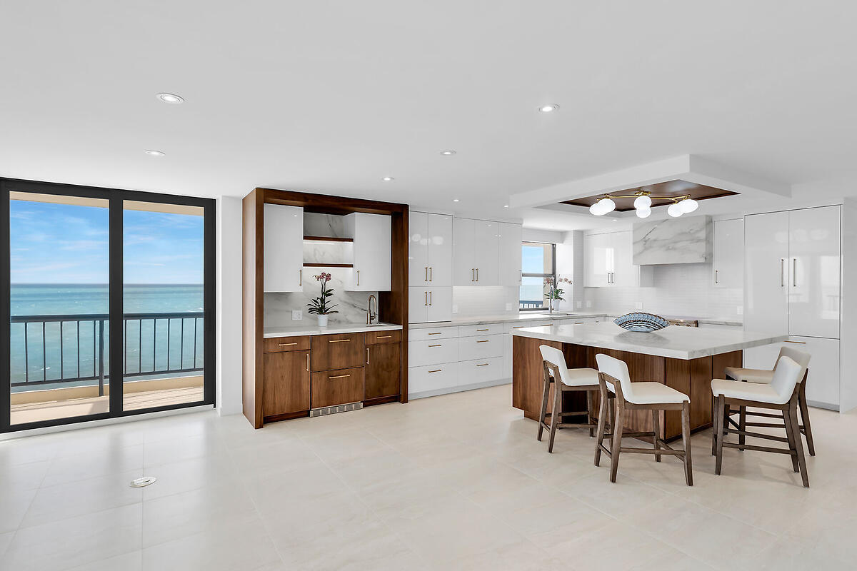 101 E Ocean Drive, C403 Property Photo 4
