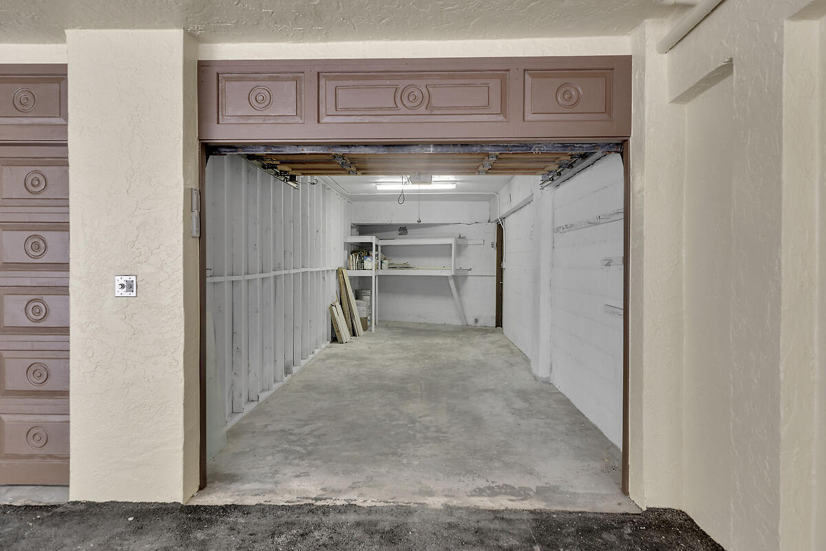 101 E Ocean Drive, C403 Property Photo 10