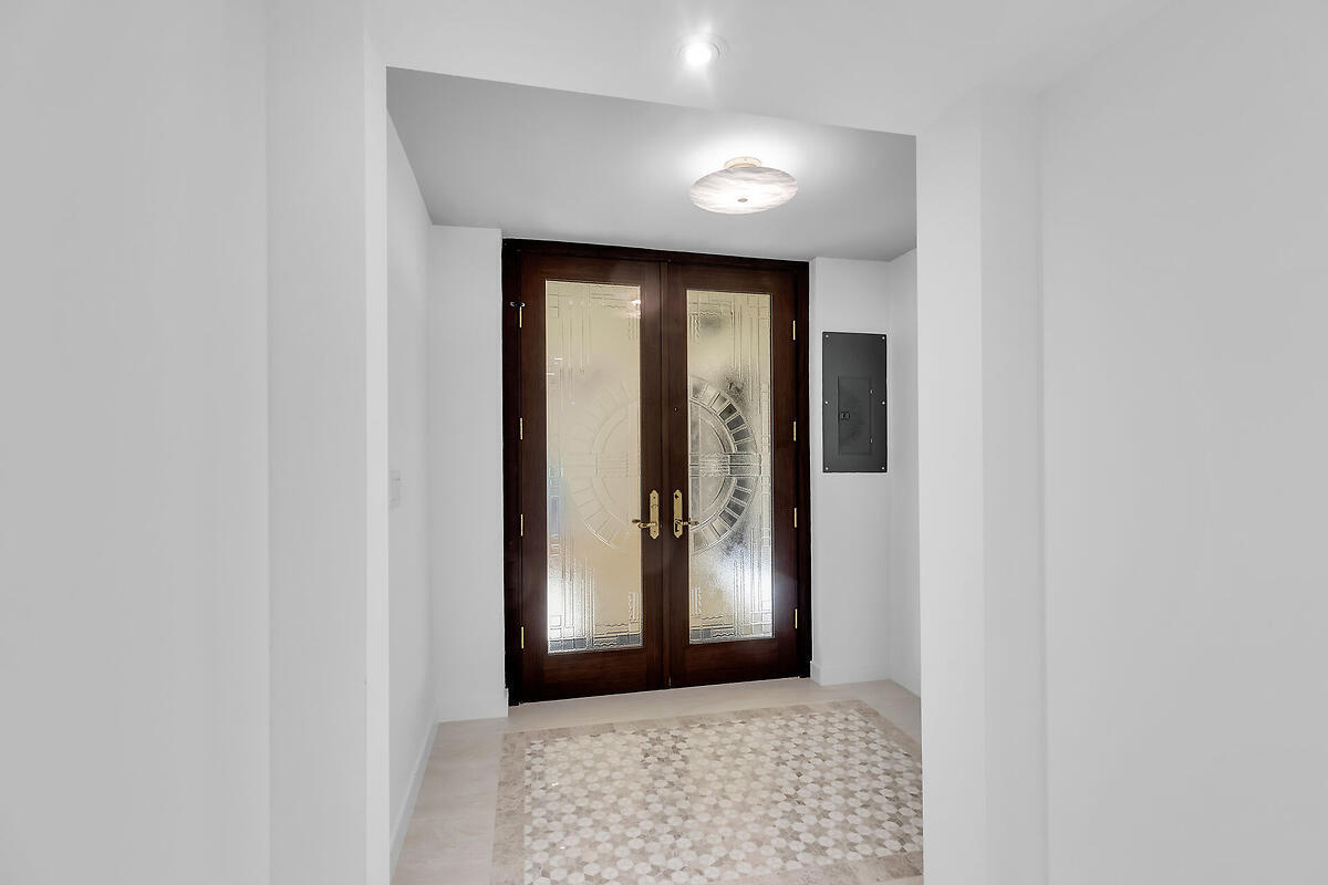 101 E Ocean Drive, C403 Property Photo 12