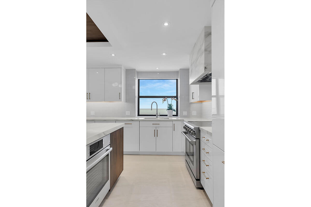 101 E Ocean Drive, C403 Property Photo 15