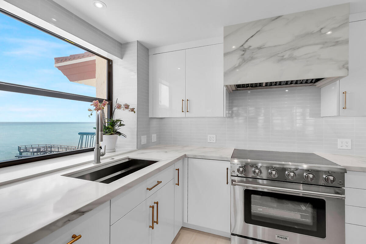 101 E Ocean Drive, C403 Property Photo 17