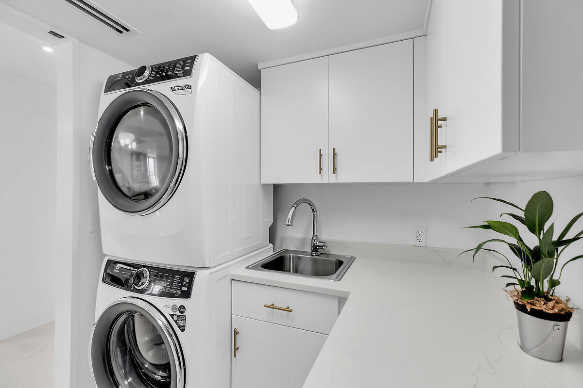 101 E Ocean Drive, C403 Property Photo 22
