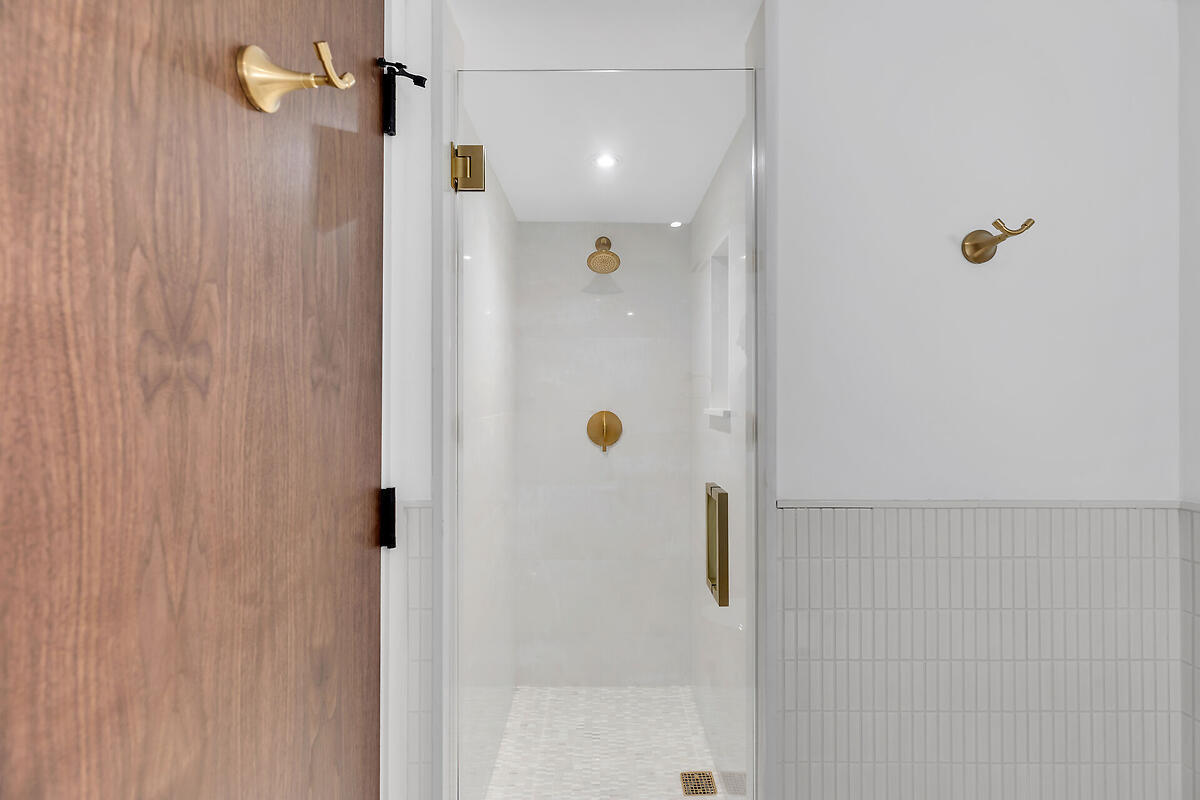 101 E Ocean Drive, C403 Property Photo 32