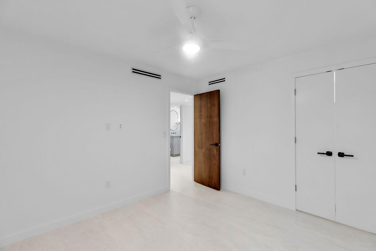 101 E Ocean Drive, C403 Property Photo 39