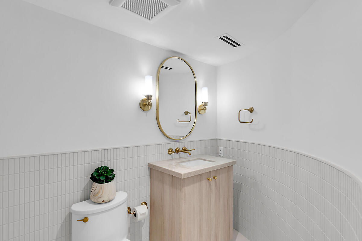 101 E Ocean Drive, C403 Property Photo 40