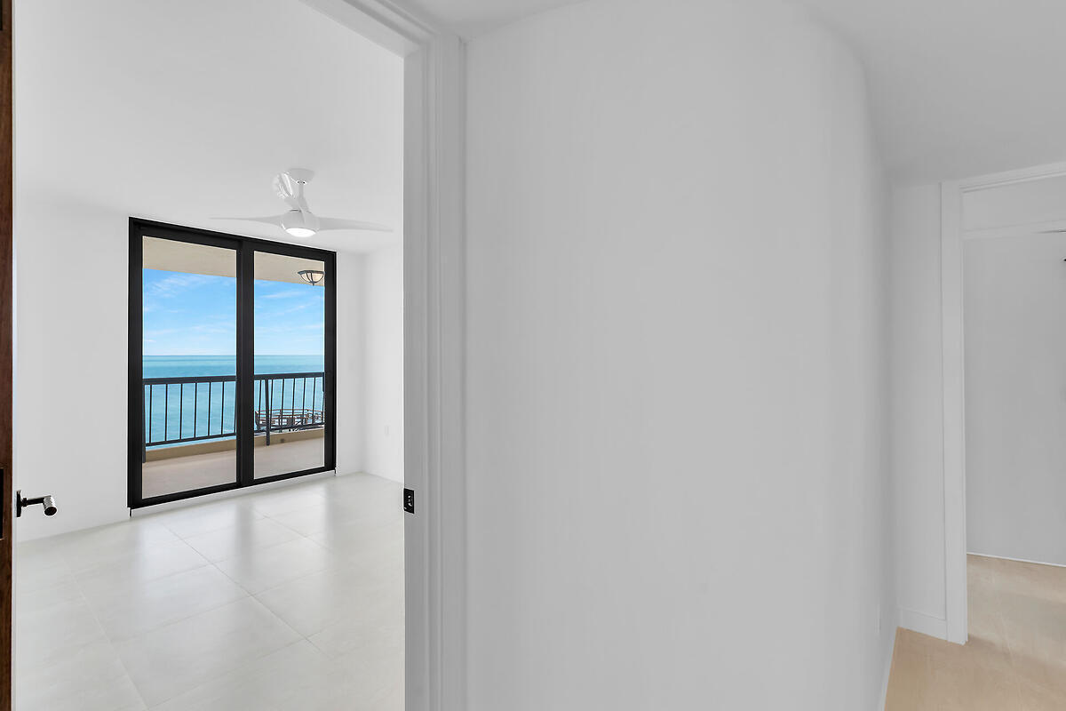 101 E Ocean Drive, C403 Property Photo 46