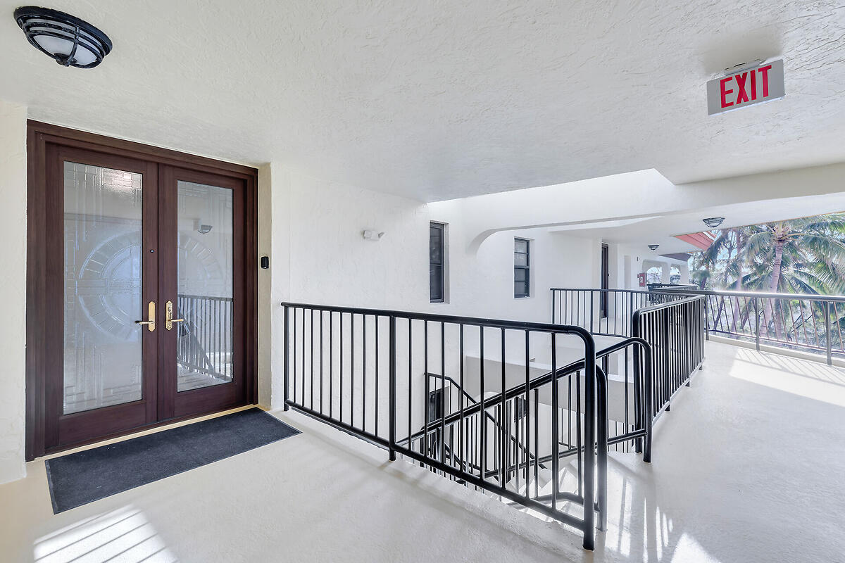 101 E Ocean Drive, C403 Property Photo 47