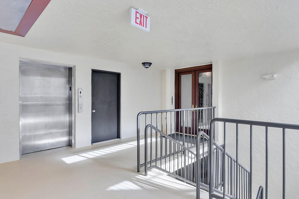 101 E Ocean Drive, C403 Property Photo 48