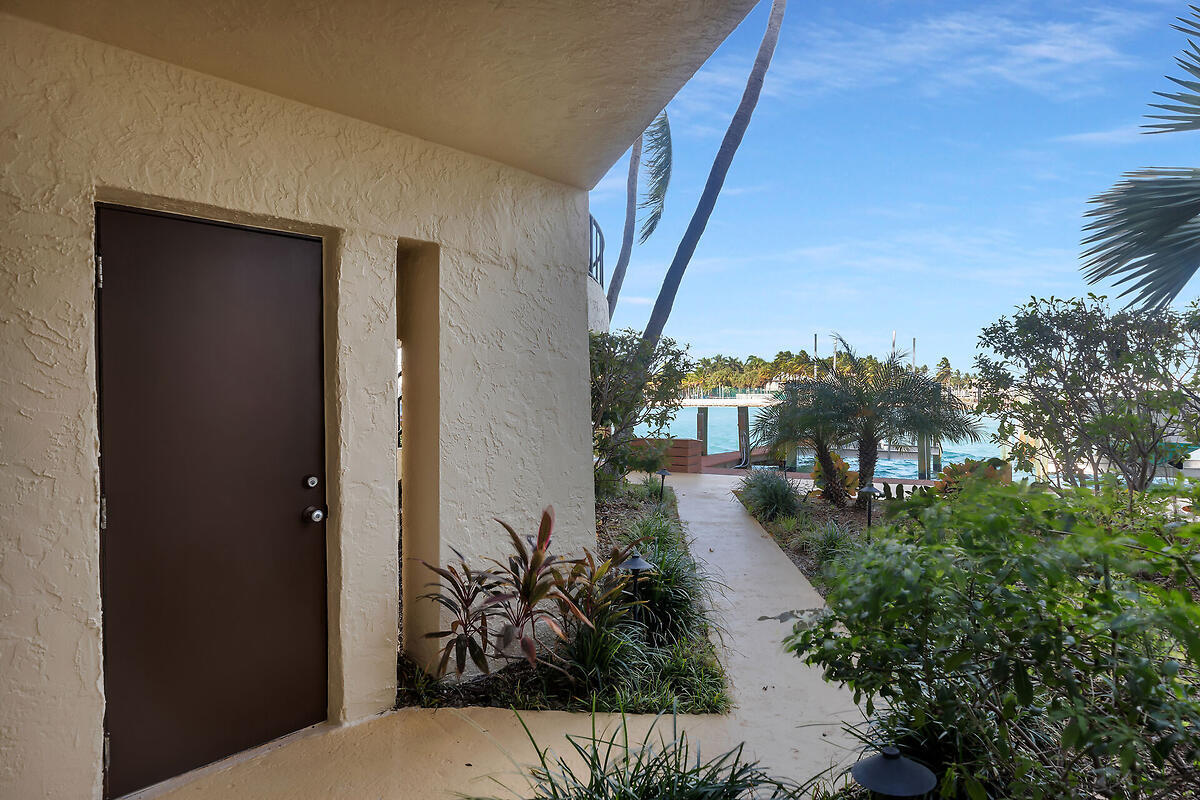 101 E Ocean Drive, C403 Property Photo 66