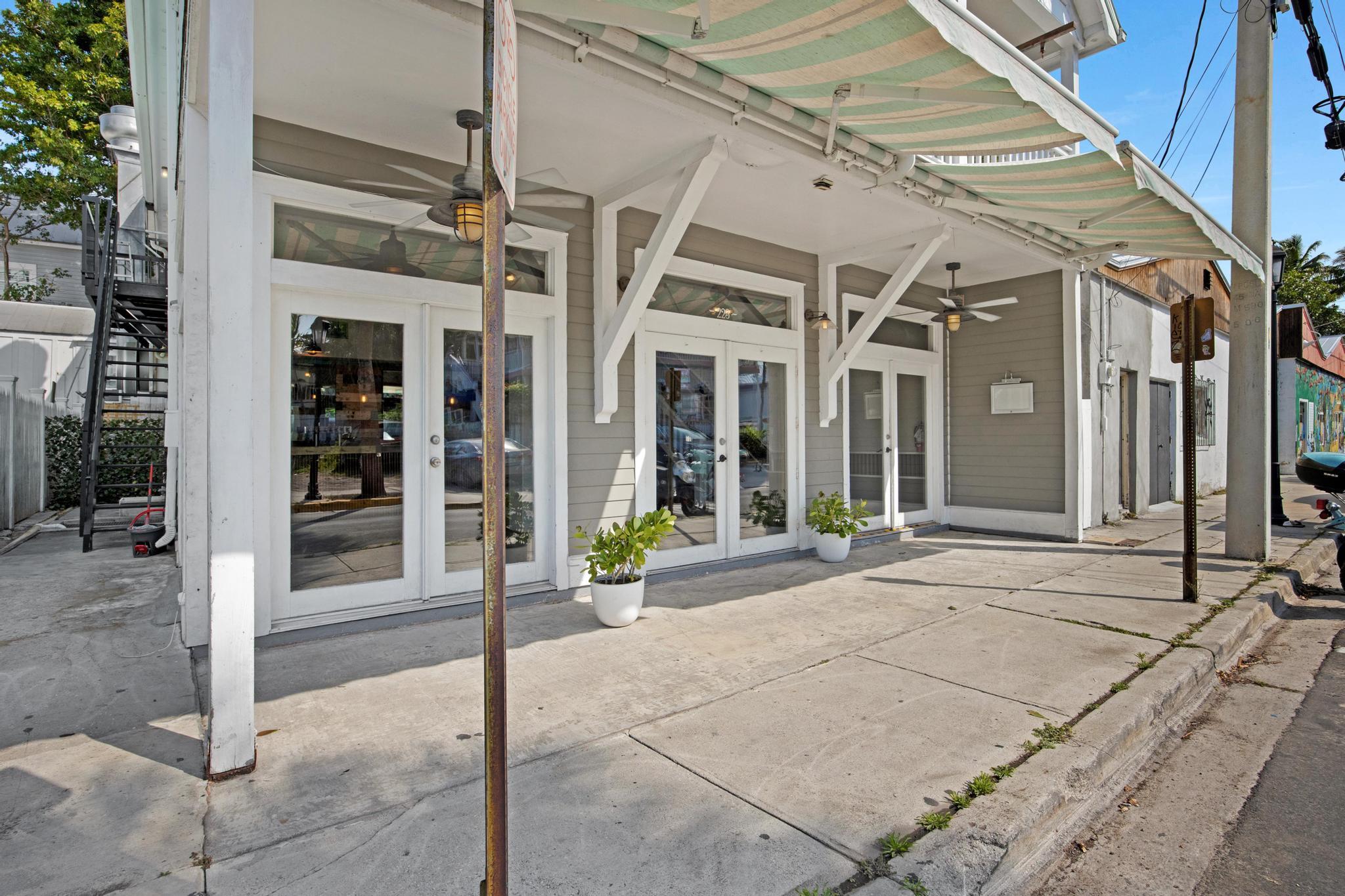 223 Petronia Street Property Photo 4
