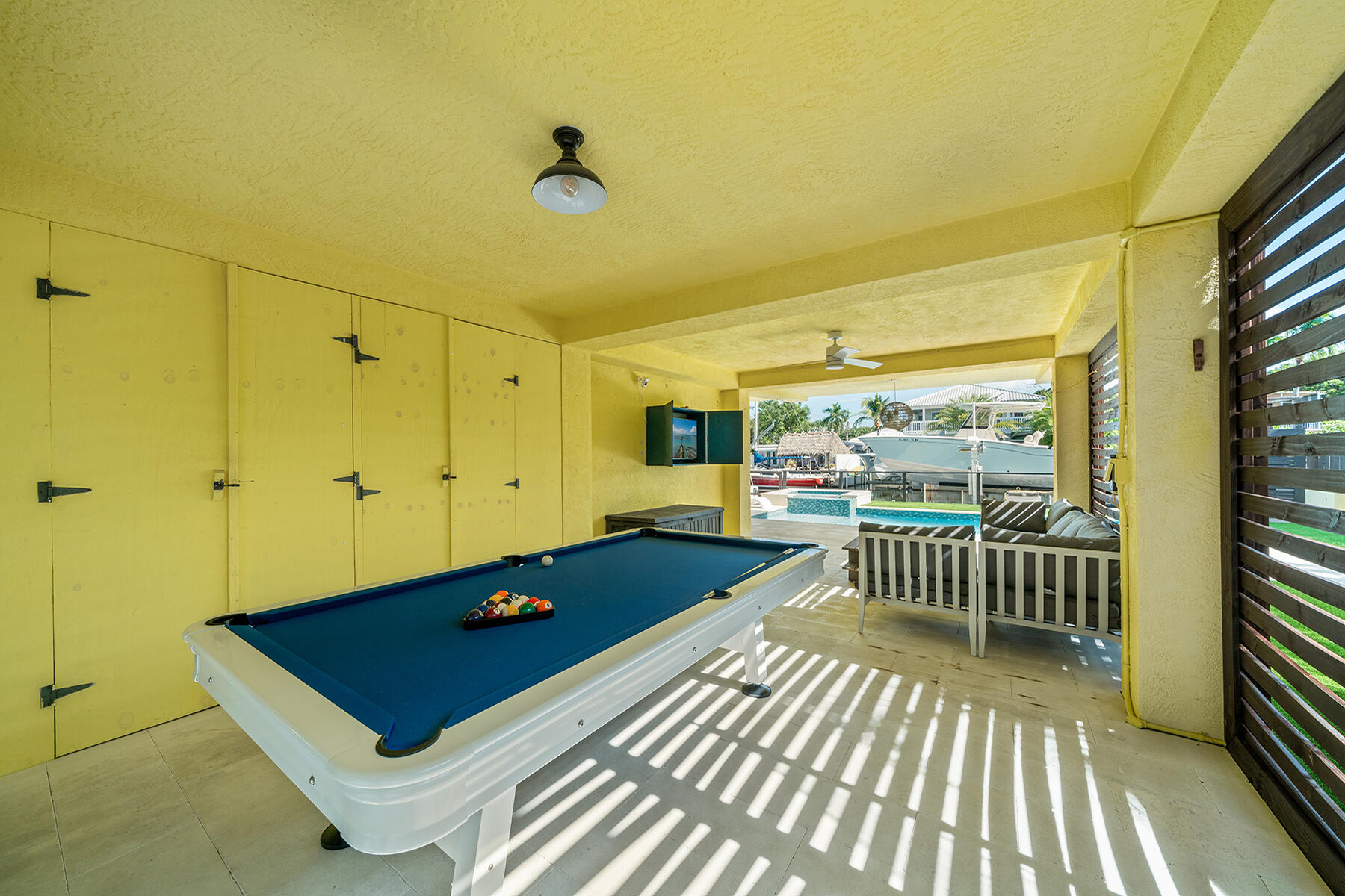264 S Coconut Palm Boulevard Property Photo 5