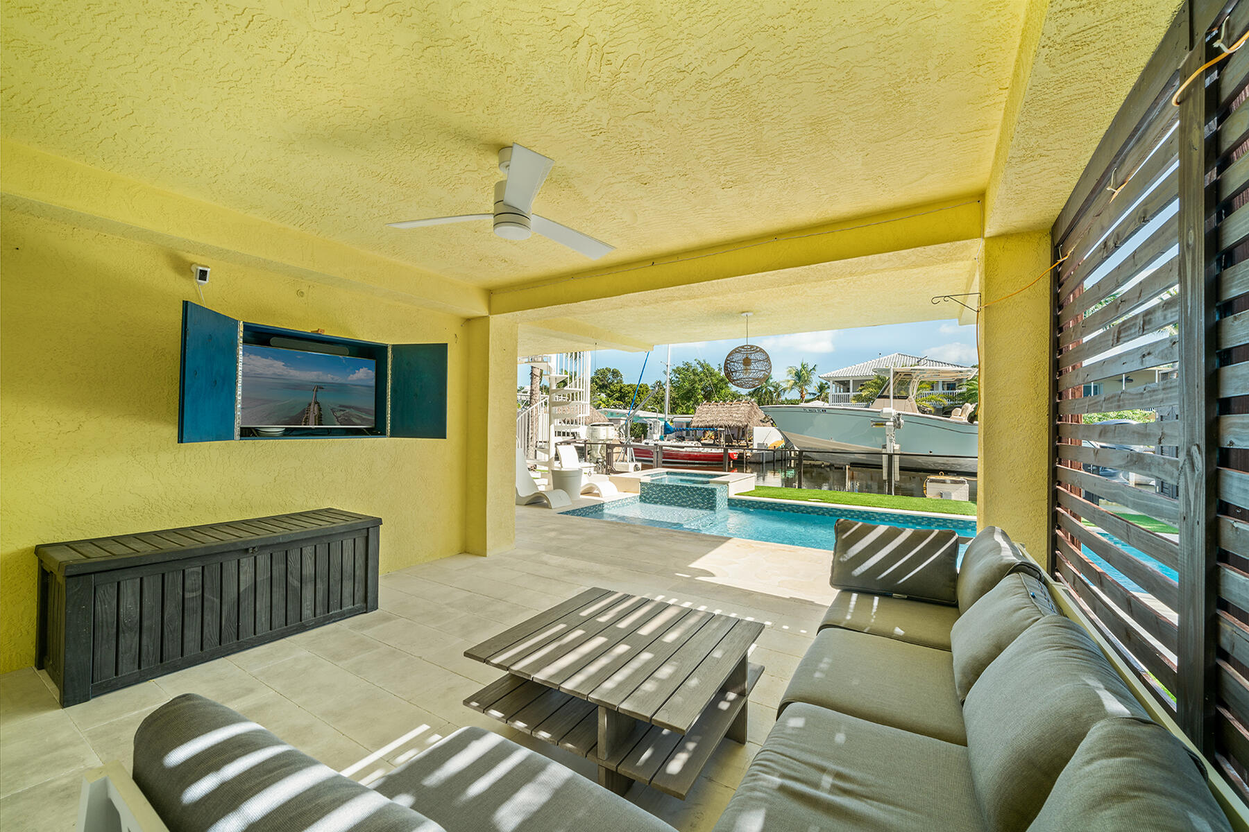 264 S Coconut Palm Boulevard Property Photo 7