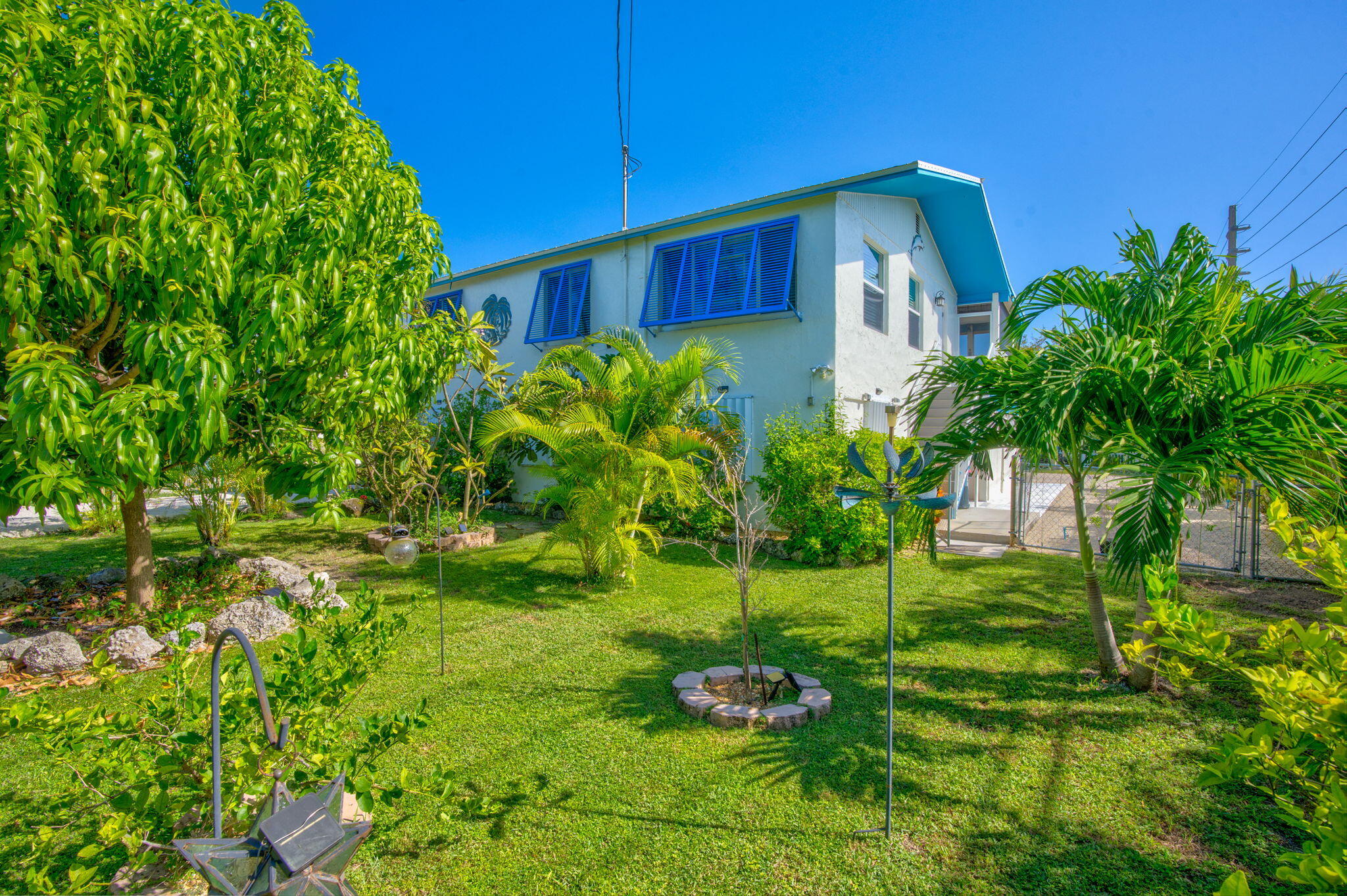 421 Ixora Drive Property Photo 2