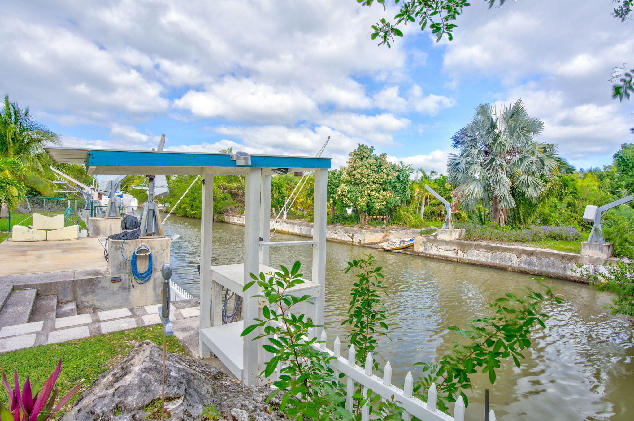 421 Ixora Drive Property Photo 3
