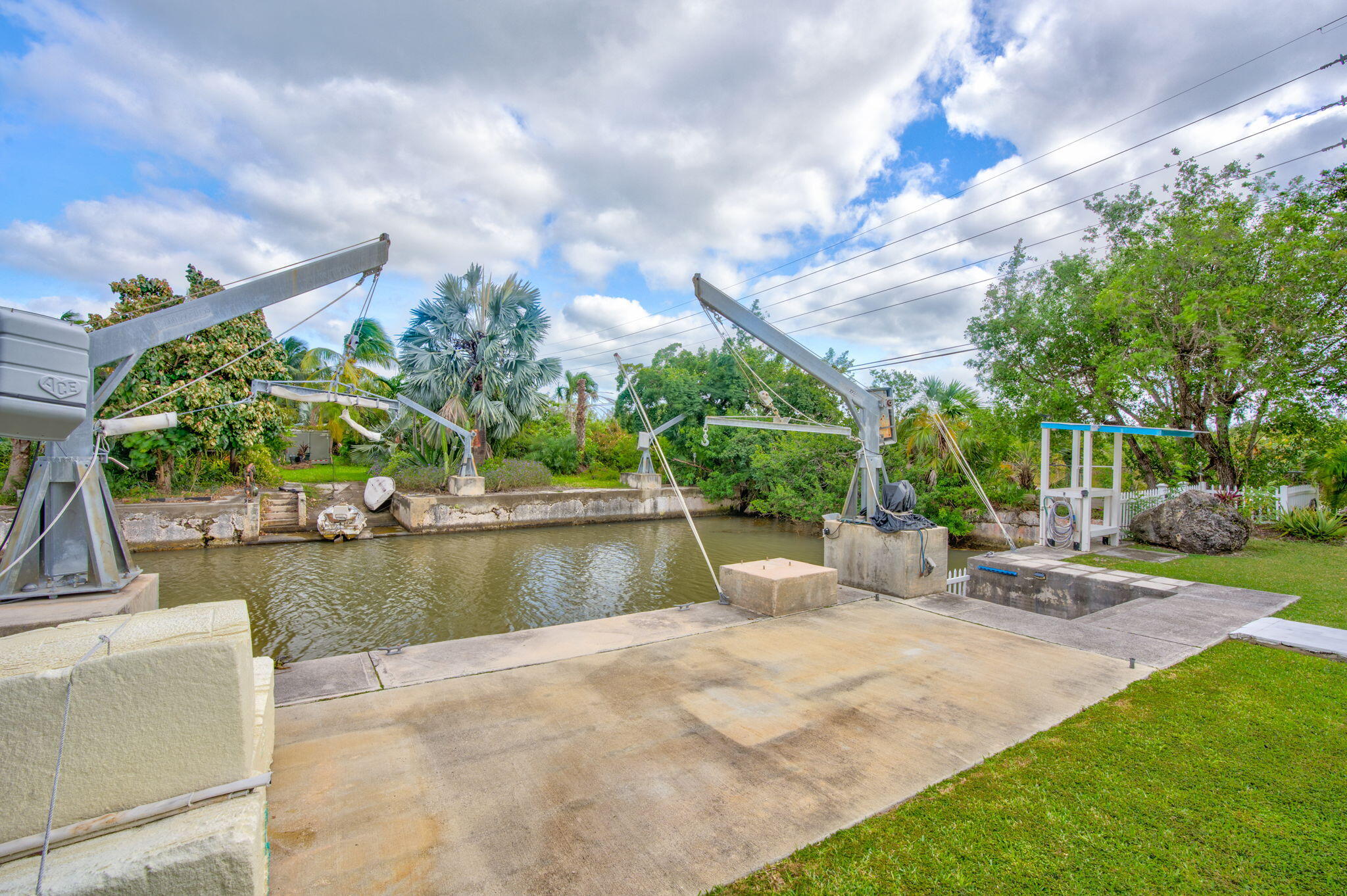 421 Ixora Drive Property Photo 4
